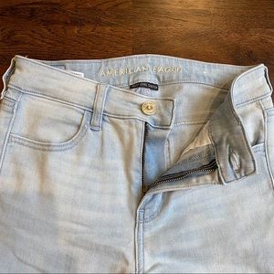 Light Wash American Eagle Jeans